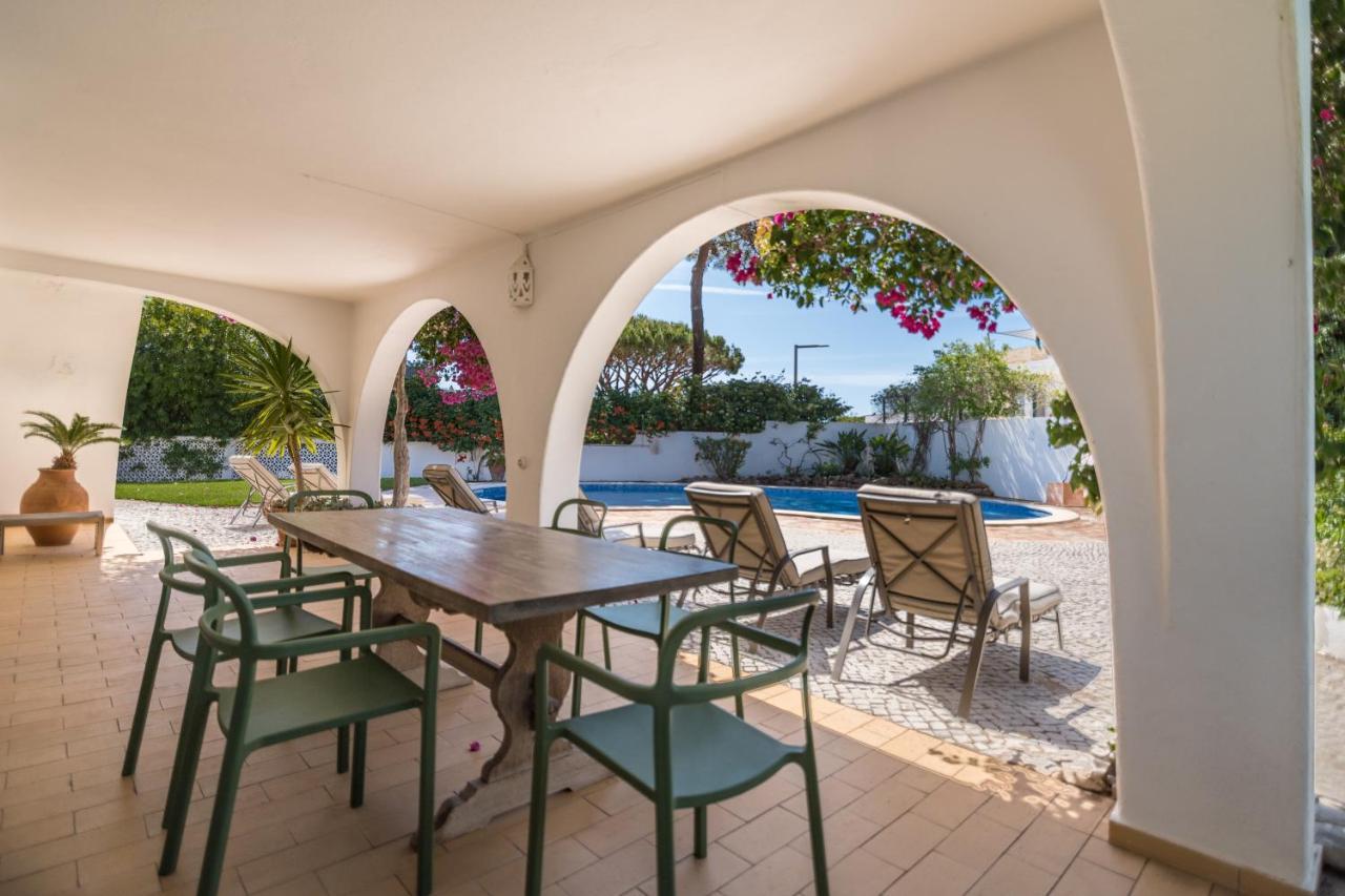 Traditional 3 Bedroom Villa With Great Pool In The Heart Of Вале до Лобо Екстериор снимка