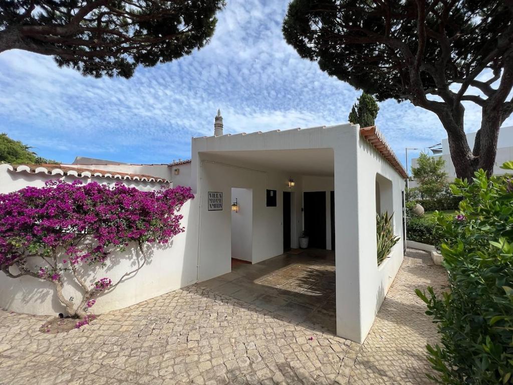 Traditional 3 Bedroom Villa With Great Pool In The Heart Of Вале до Лобо Екстериор снимка