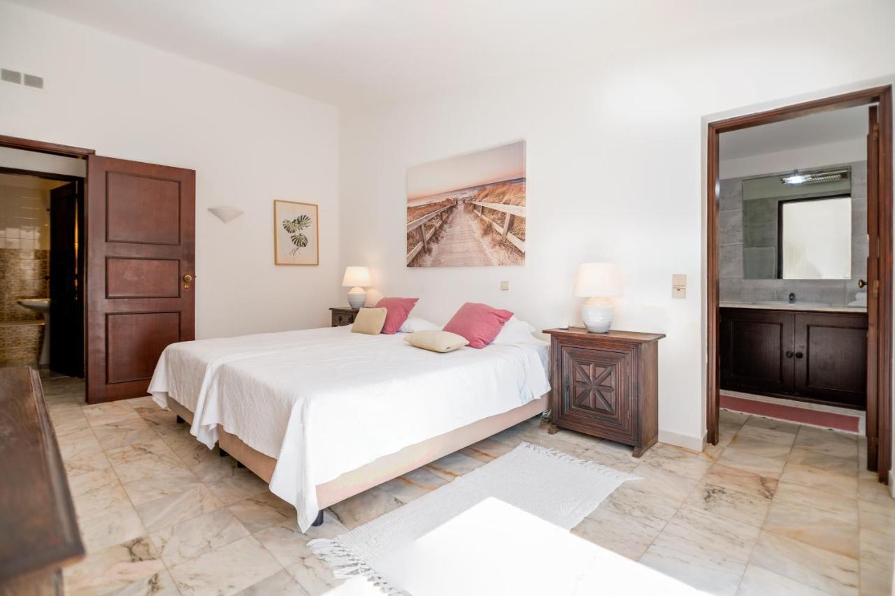 Traditional 3 Bedroom Villa With Great Pool In The Heart Of Вале до Лобо Екстериор снимка