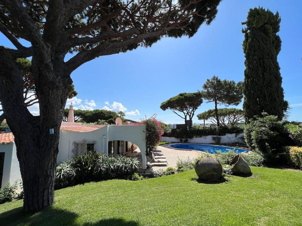 Traditional 3 Bedroom Villa With Great Pool In The Heart Of Вале до Лобо Екстериор снимка