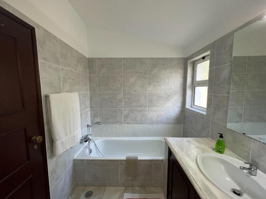 Traditional 3 Bedroom Villa With Great Pool In The Heart Of Вале до Лобо Екстериор снимка