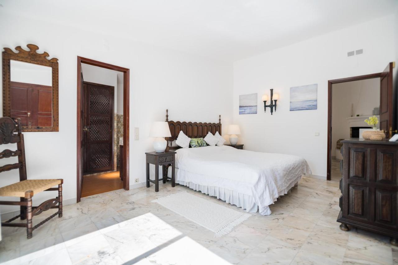 Traditional 3 Bedroom Villa With Great Pool In The Heart Of Вале до Лобо Екстериор снимка
