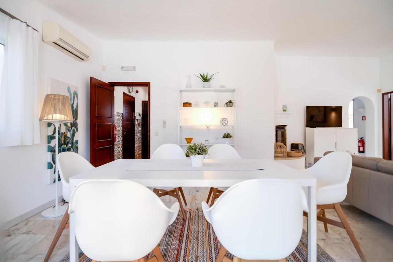 Traditional 3 Bedroom Villa With Great Pool In The Heart Of Вале до Лобо Екстериор снимка
